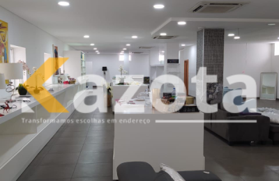 Edifício Comercial de 2 Andares com Cave – Mutamba | Centro de Luanda